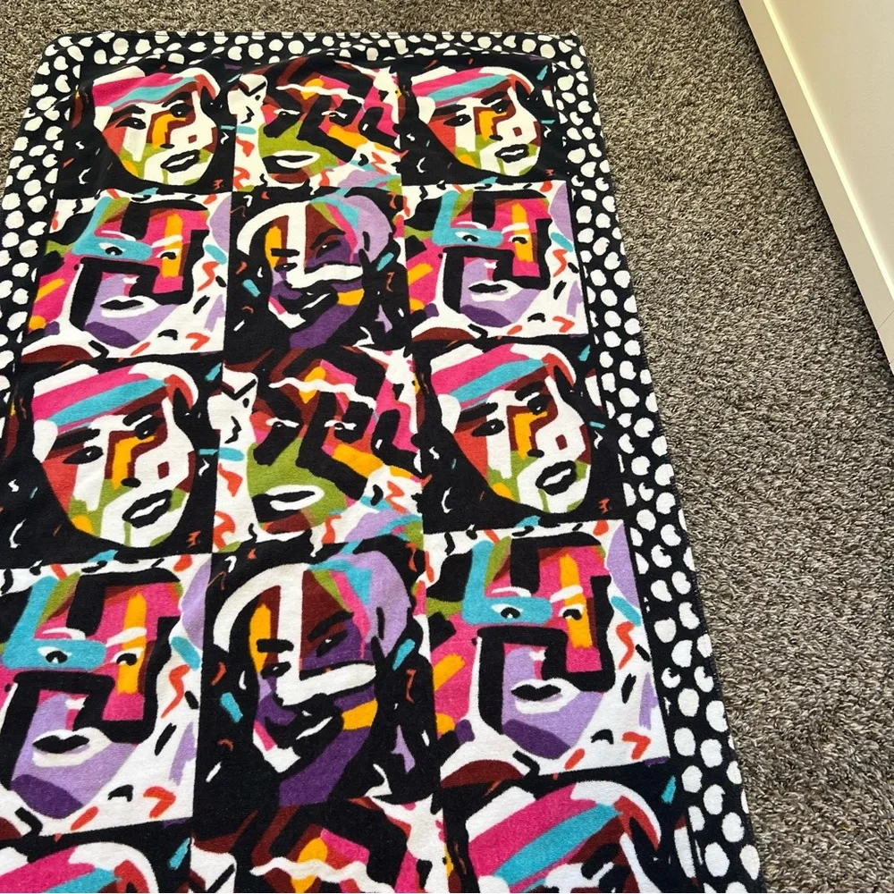 Missoni‎ Pelin Guven Vintage Pop Art Faces Pattern Bath Towel